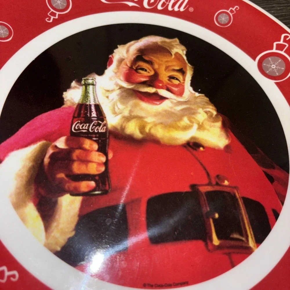 coca‎ cola christmas santa 10.5 inch dinnerware plate Gibson Everyday Plastic